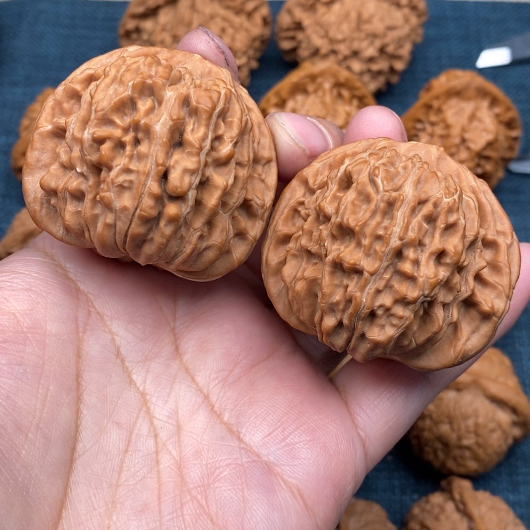 文玩核桃把件45毕业原桩汉高楼全品52.7克