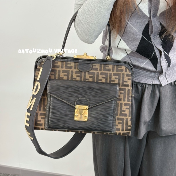 95新 FENDI/芬迪 老花手提斜挎包S