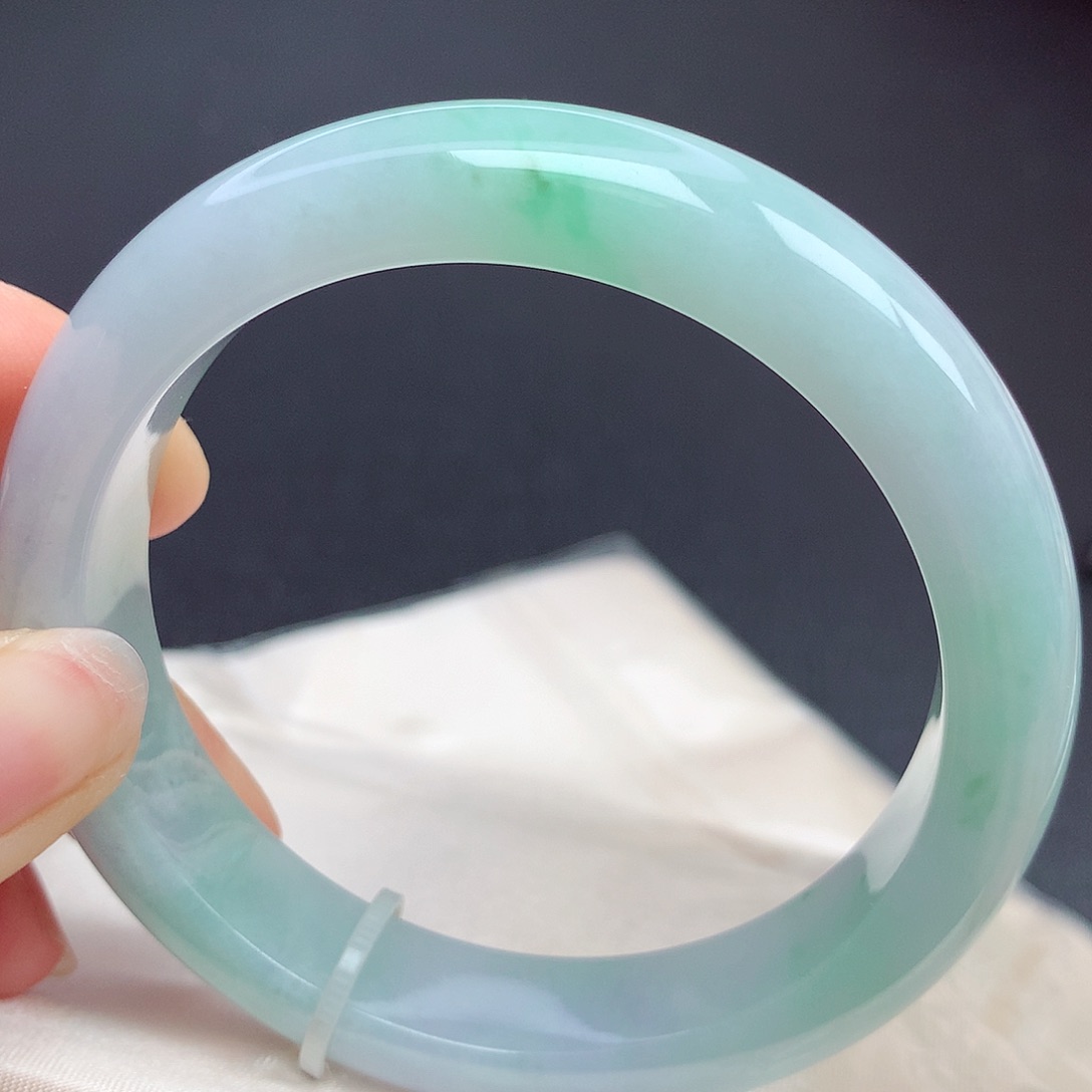 翡翠手镯未镶嵌59.6圈口