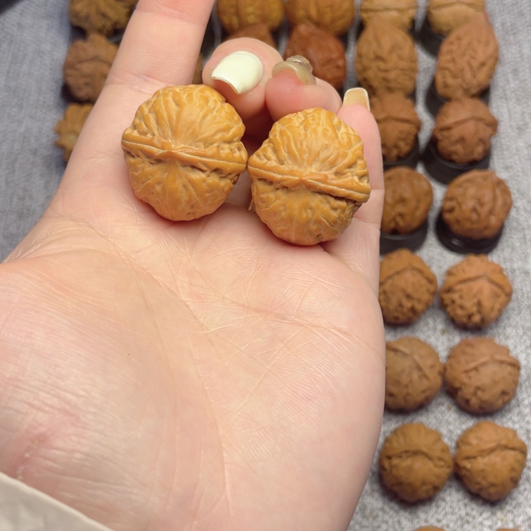 喵****文玩核桃把件瓷娃娃