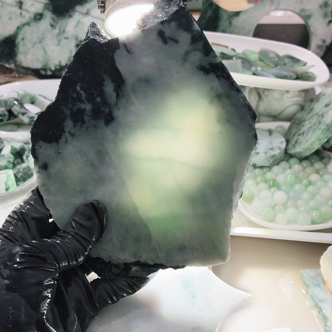 翡翠未镶嵌颈饰边角料