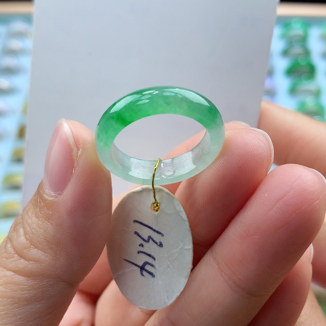 翡翠戒指未镶嵌1314圈 