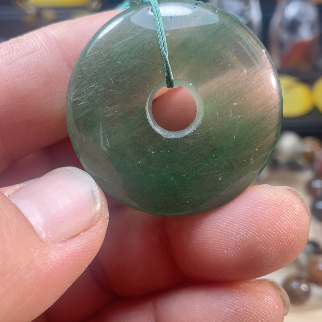 水晶颈饰未镶嵌好**连