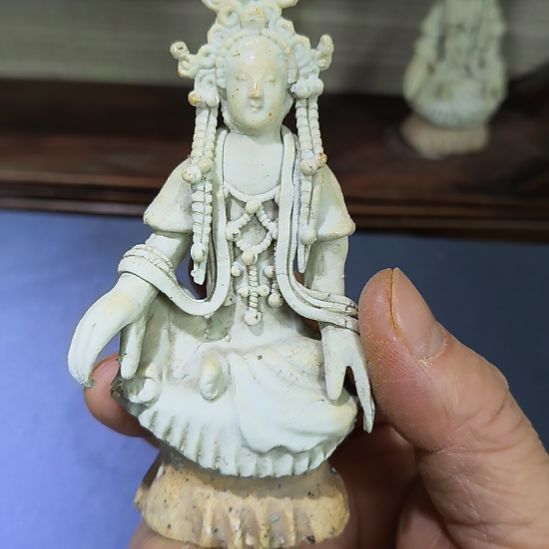 陶摆件瓷观音。。。。。。。。。。。。。。。。。。。。