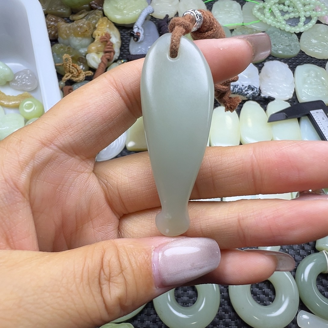 和田玉未镶嵌颈饰卡58.6