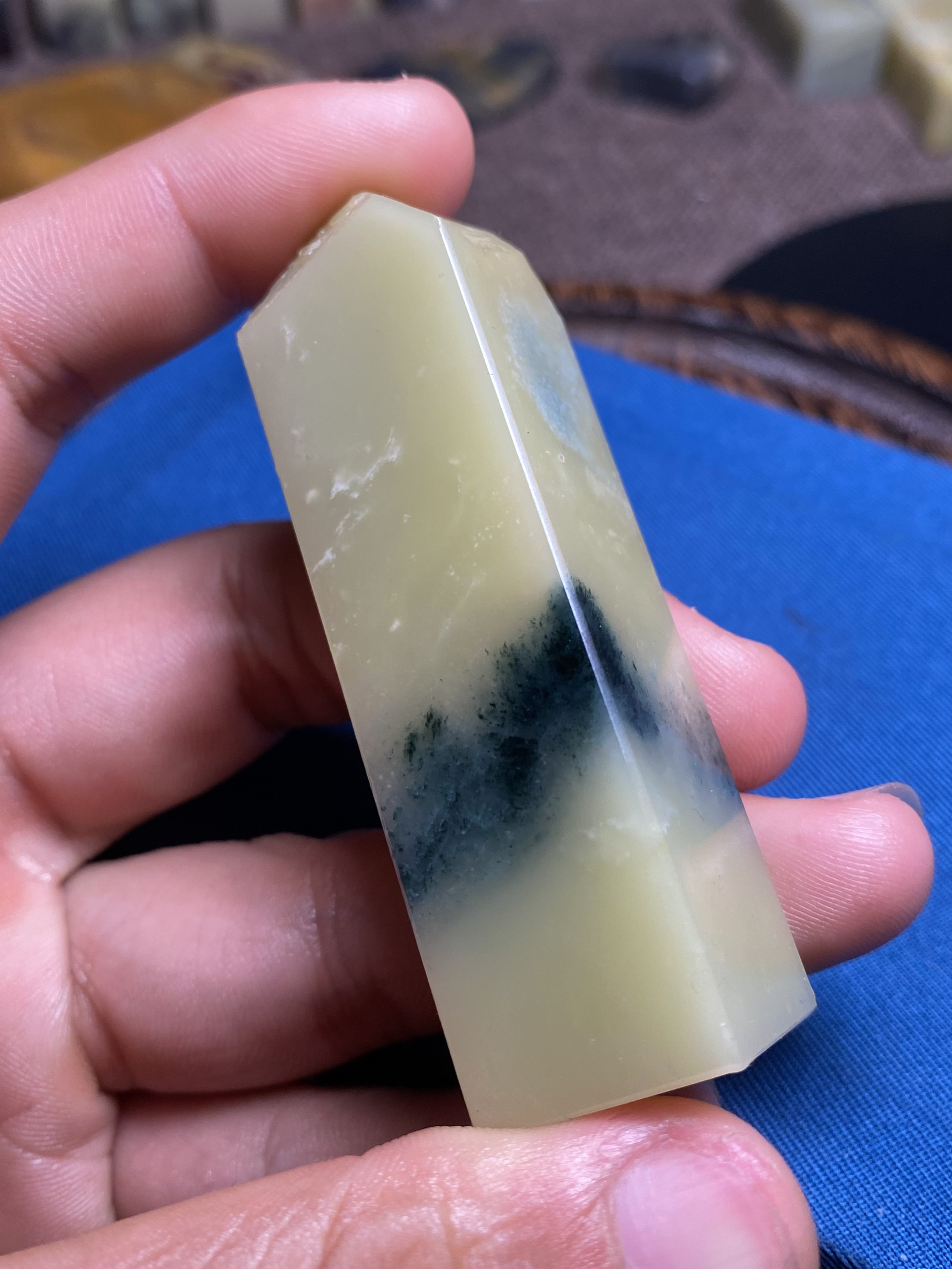 老青田封门结晶体皮蛋绿20*72mm