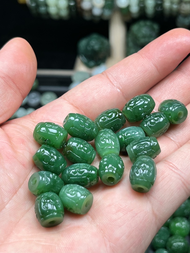 天然和田玉碧玉鼓形雕刻桶珠路路通百搭手串配珠气质锁骨饰品