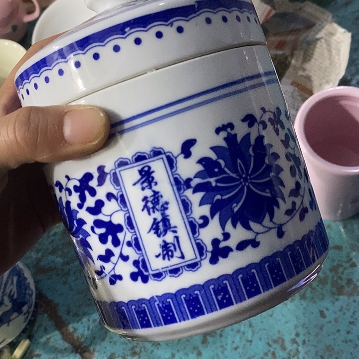 摆件陶青花缠枝莲炖盅