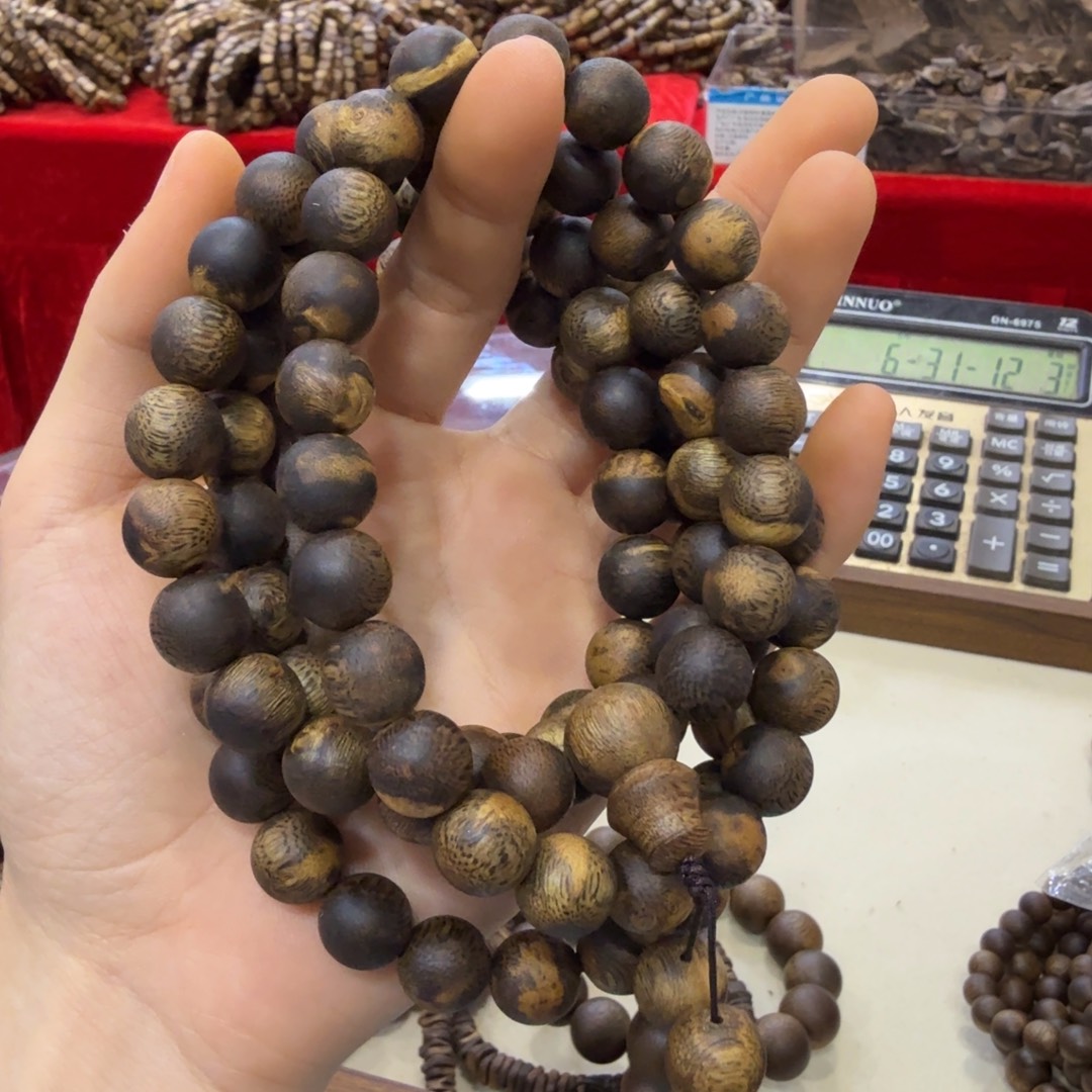 东****沉香沉香碎屑海南花珠1.1大73克➕沉香碎屑多样性