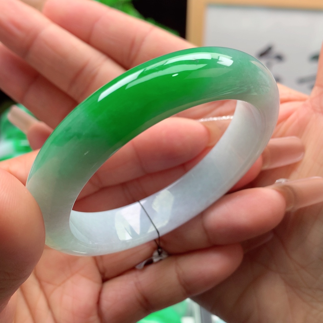 未镶嵌手镯翡翠缅甸