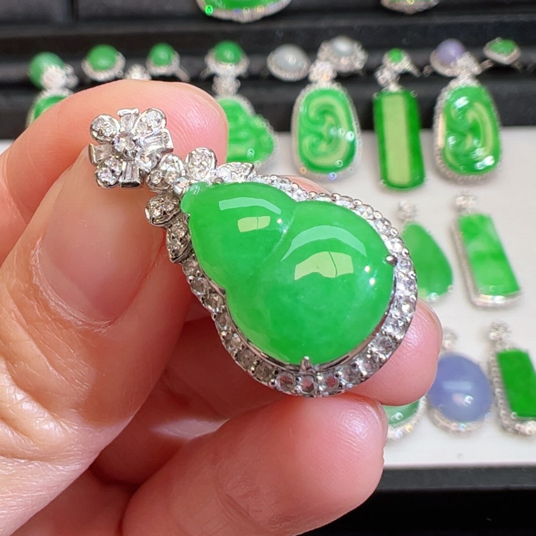 翡翠吊坠(不含链)18K金镶嵌