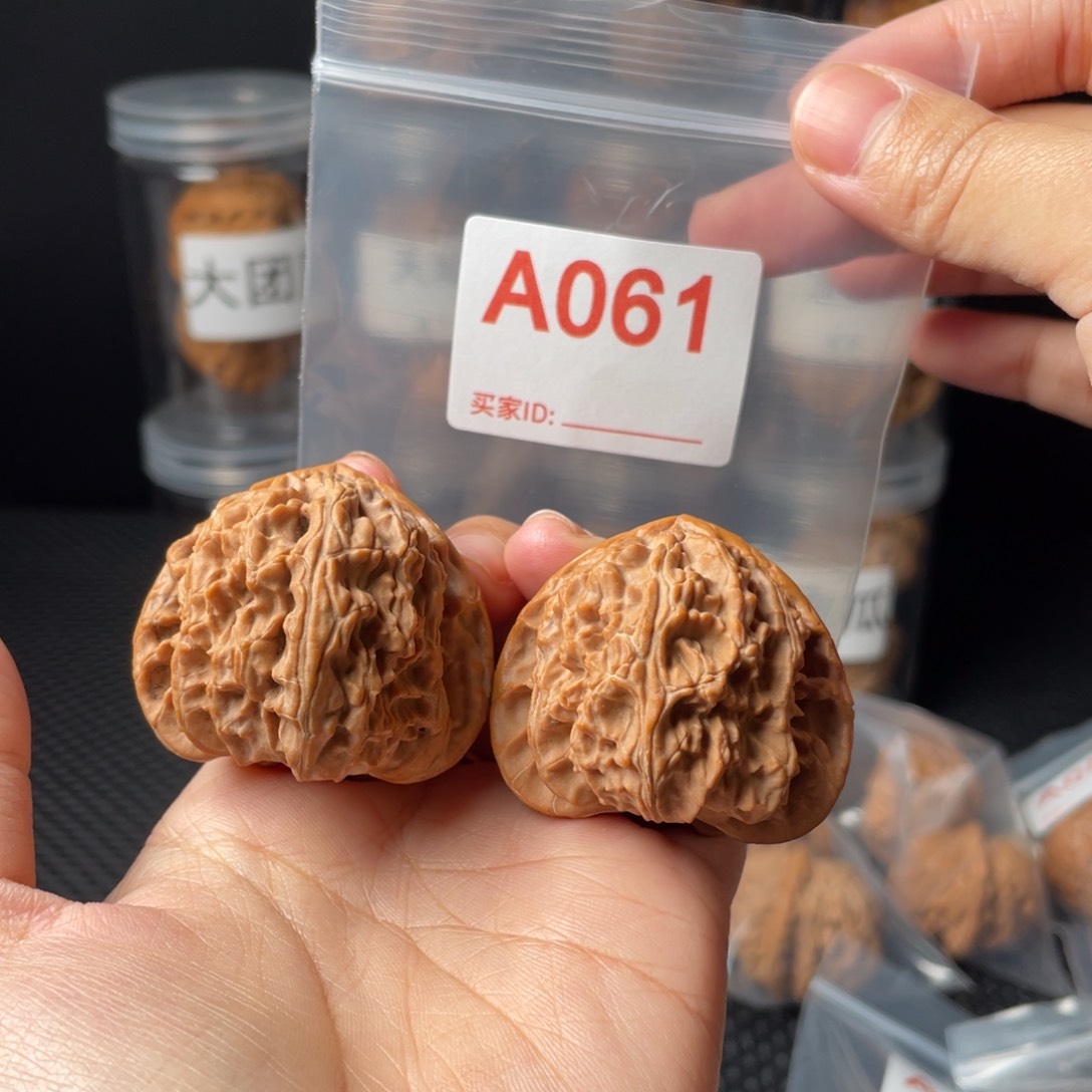 文玩核桃把件43三角白