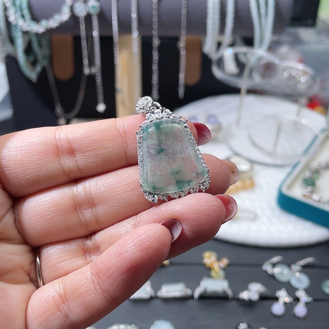 翡翠颈饰银S925镶嵌姗*翡翠