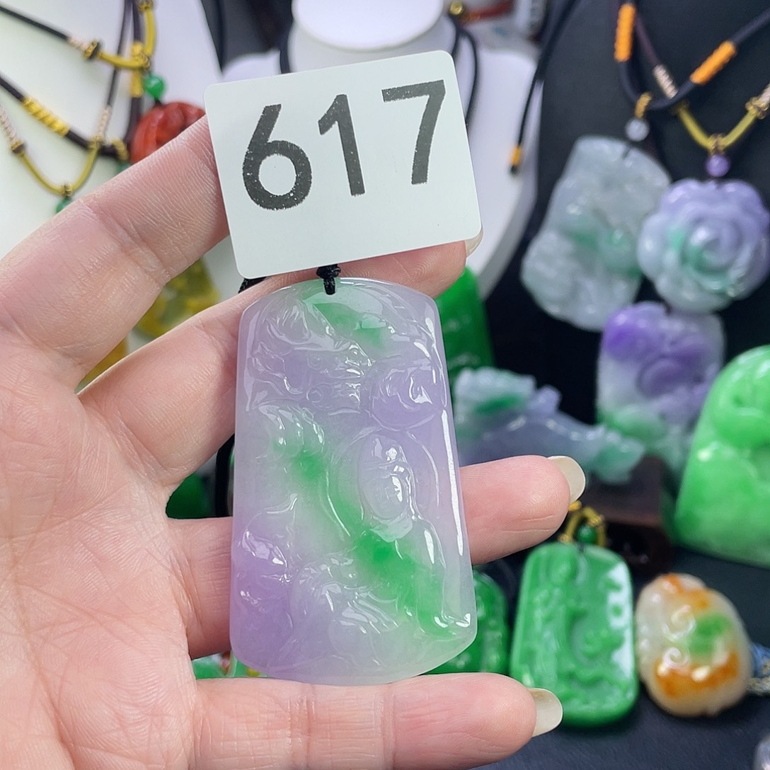 翡翠未镶嵌吊坠(赠链)