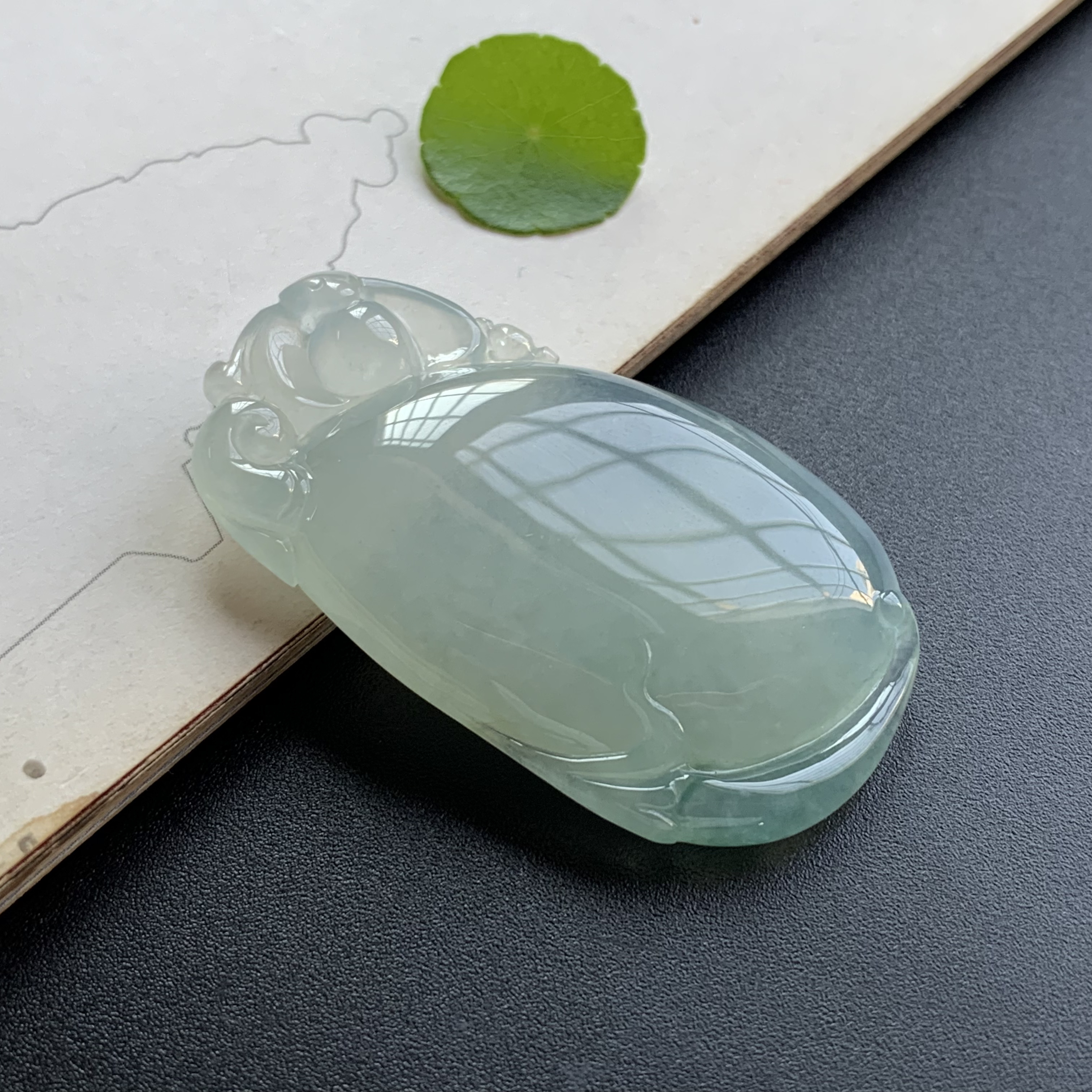 天然缅甸翡翠吊坠《冰晴福瓜》女士冰透浅绿精美高冰