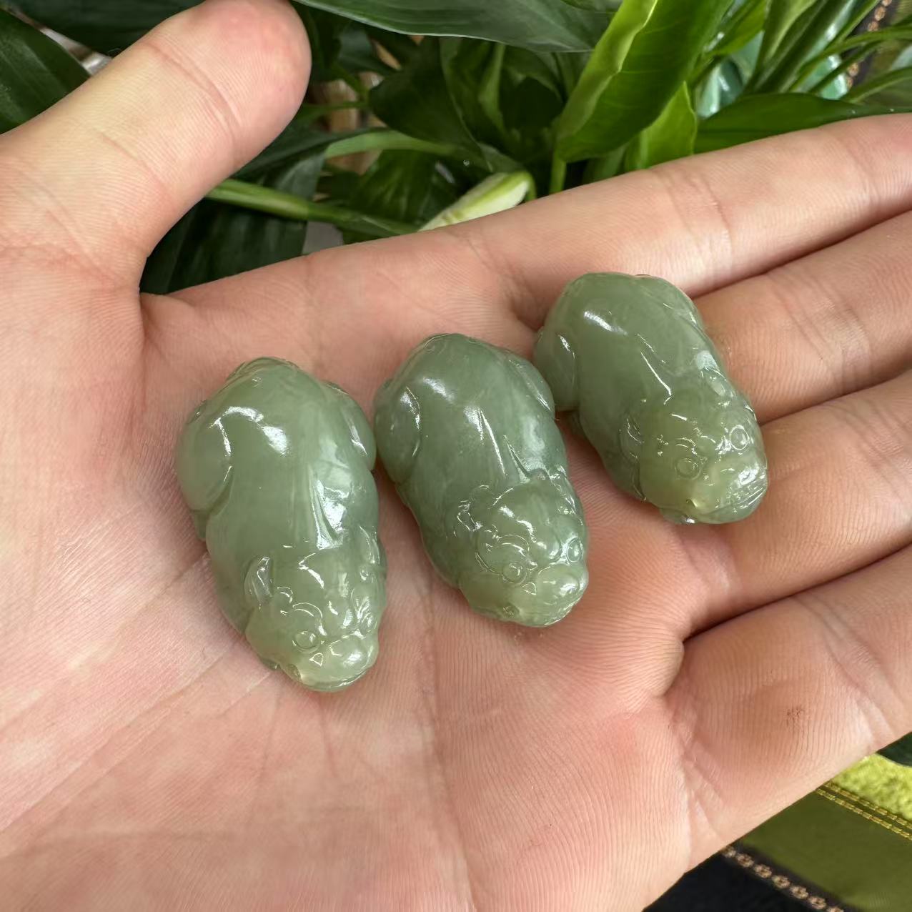 D300 天然和田玉小貔貅吊坠 拍一发一多样性发其一