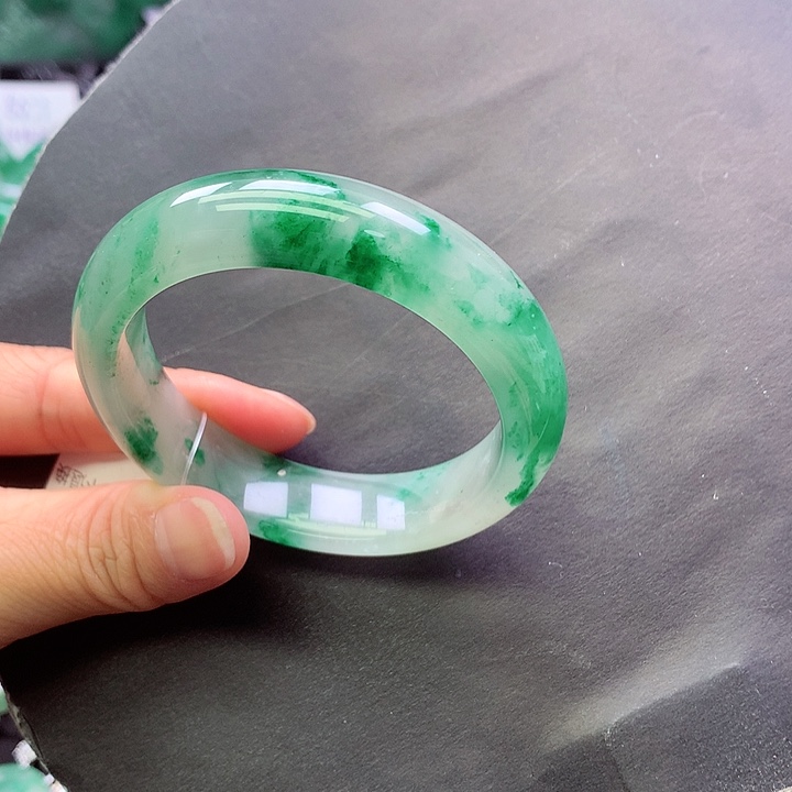 未镶嵌手镯石英质玉