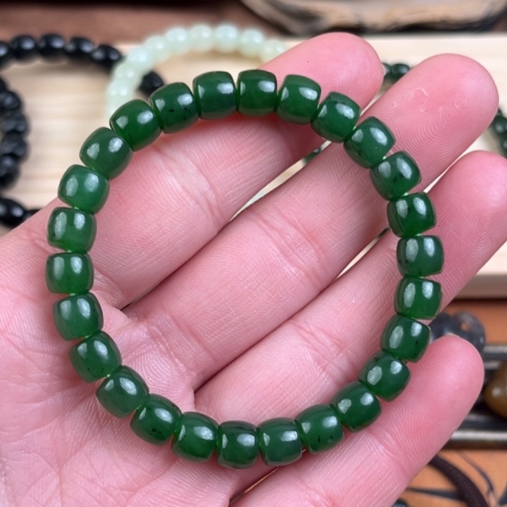 兔***霖和田玉未镶嵌颈饰