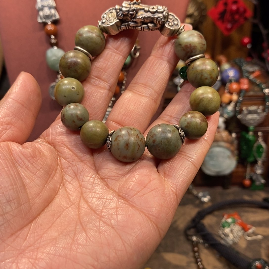 翡翠吊坠(赠链)未镶嵌