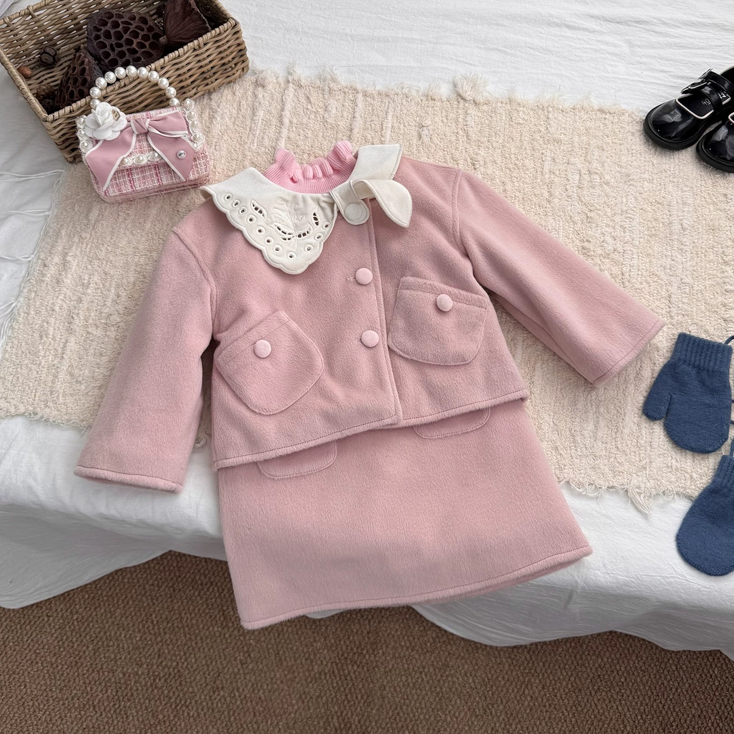 女童冬装搭配一整套2025新款甜美小女孩巨好看粉色毛呢外套连衣裙