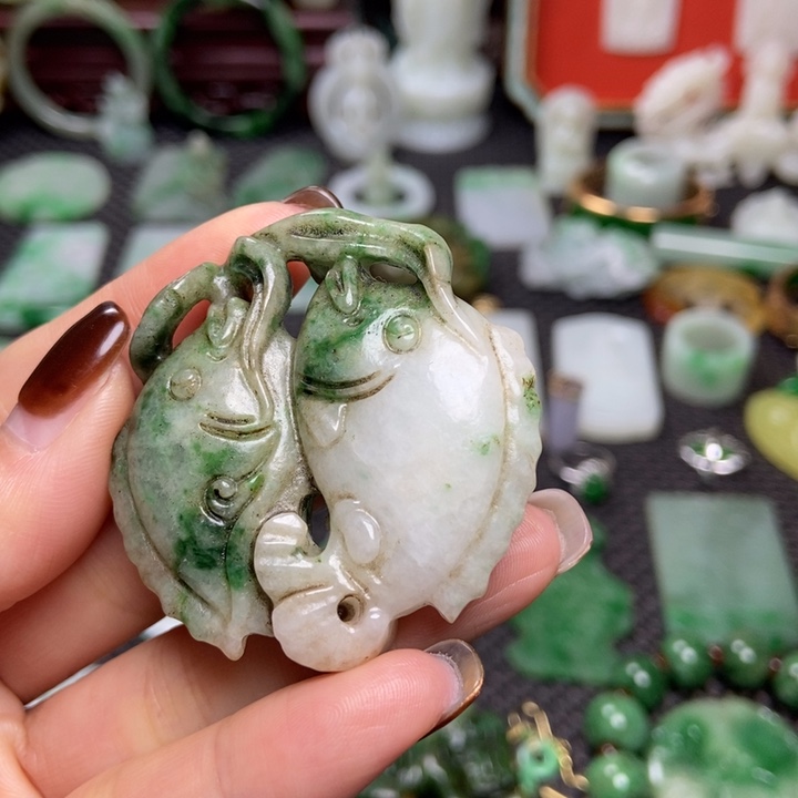 翡翠未镶嵌挂件清