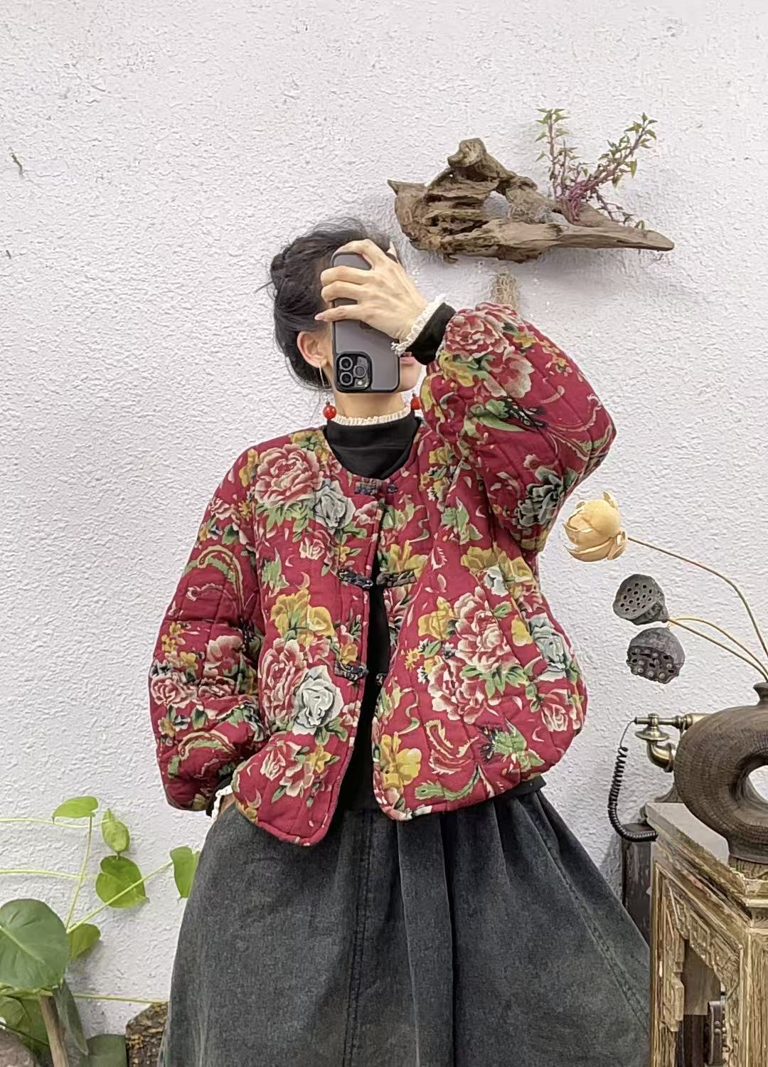 110031红花夹棉圆领竖压盘扣斜插口袋棉袄外套（衣长58胸围128