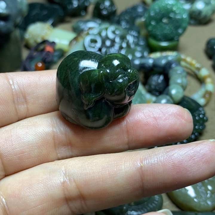 E***'和田玉未镶嵌颈饰