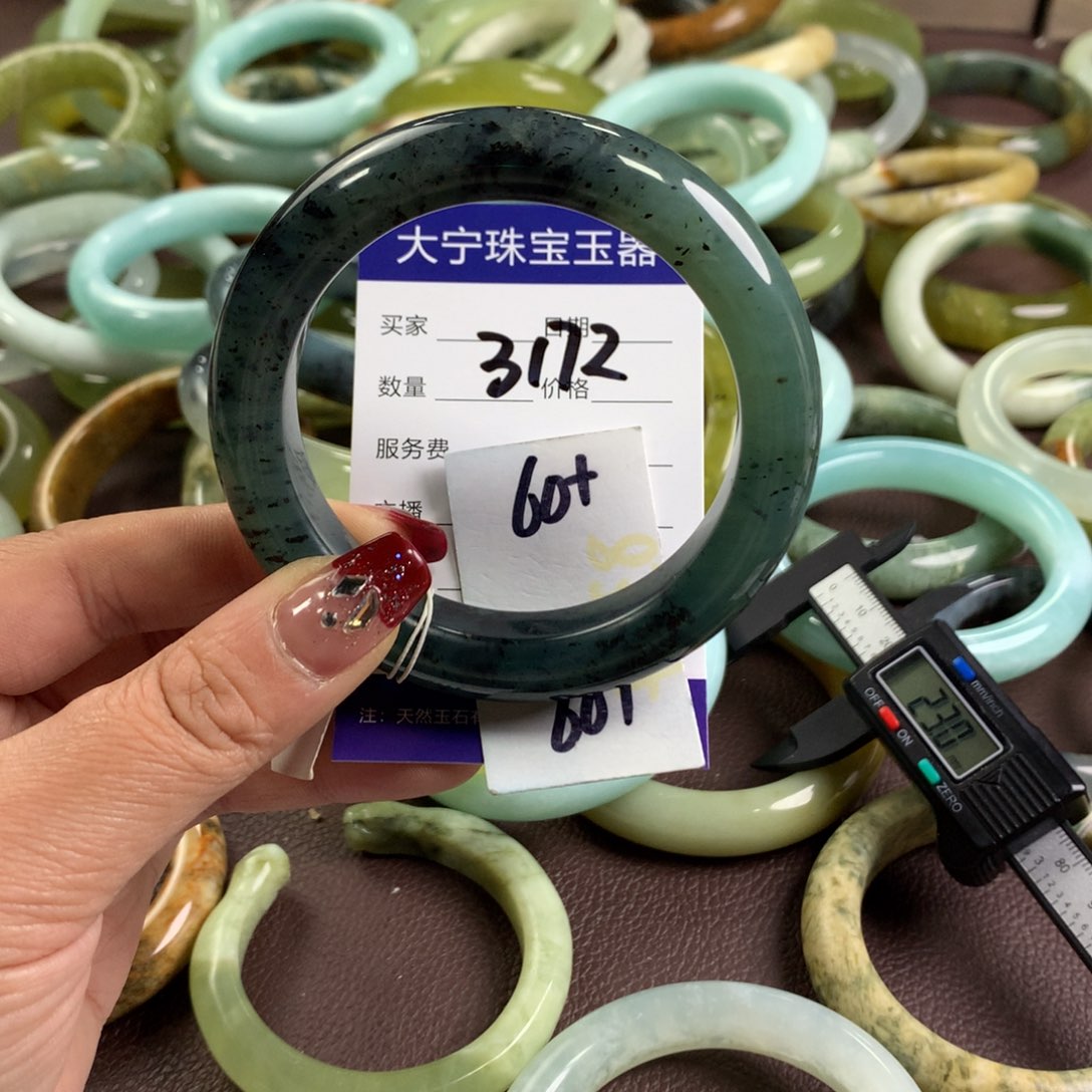 蛇纹石玉手镯未镶嵌3172