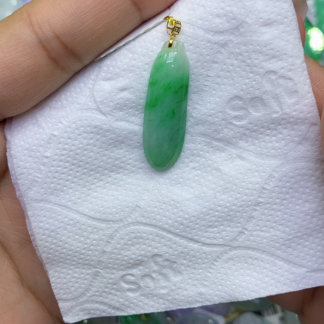 颈饰18K金镶嵌翡翠