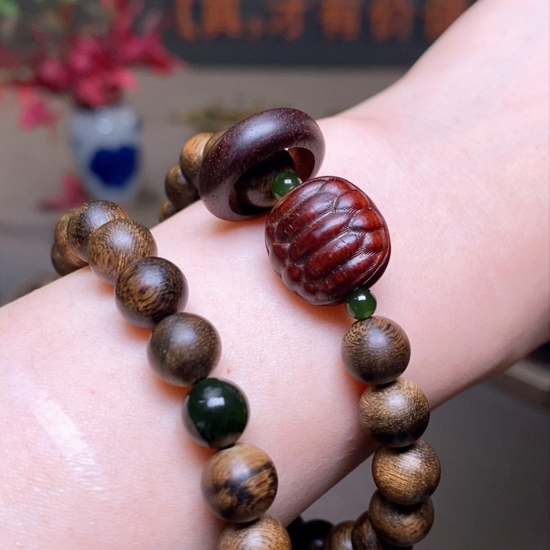 沉香手串越南芽庄瘤疤绿棋0.8+紫檀木雕配饰