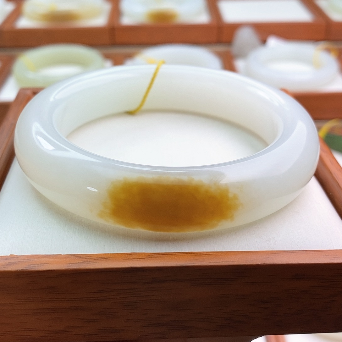 和田玉（糖玉）手镯未镶嵌