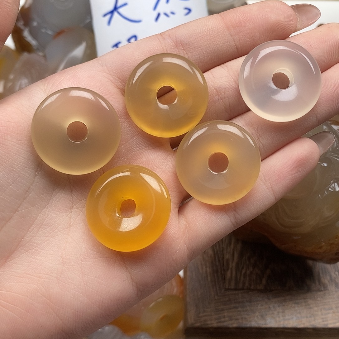 玛瑙/玉髓未镶嵌颈饰多样性