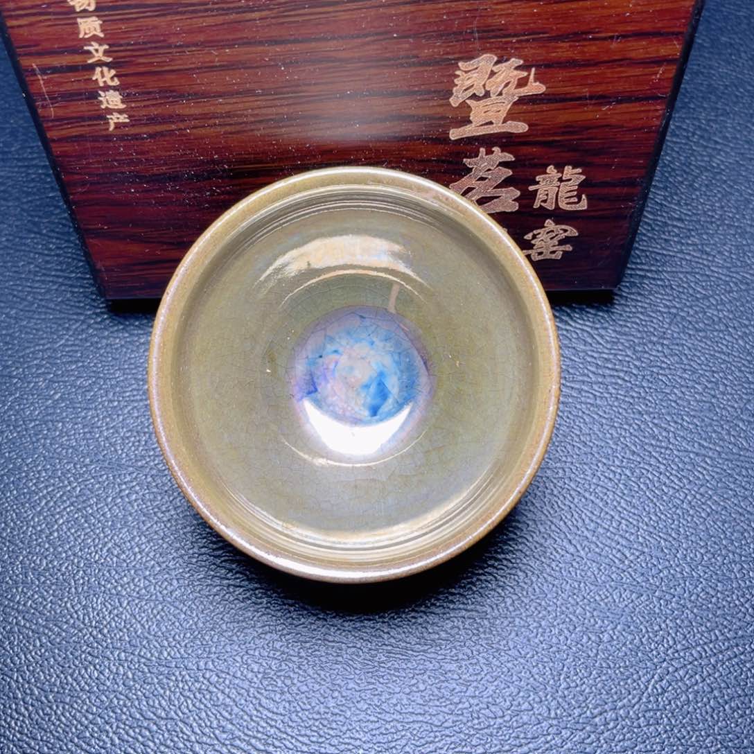 茶盏滴滴答答的声音响起