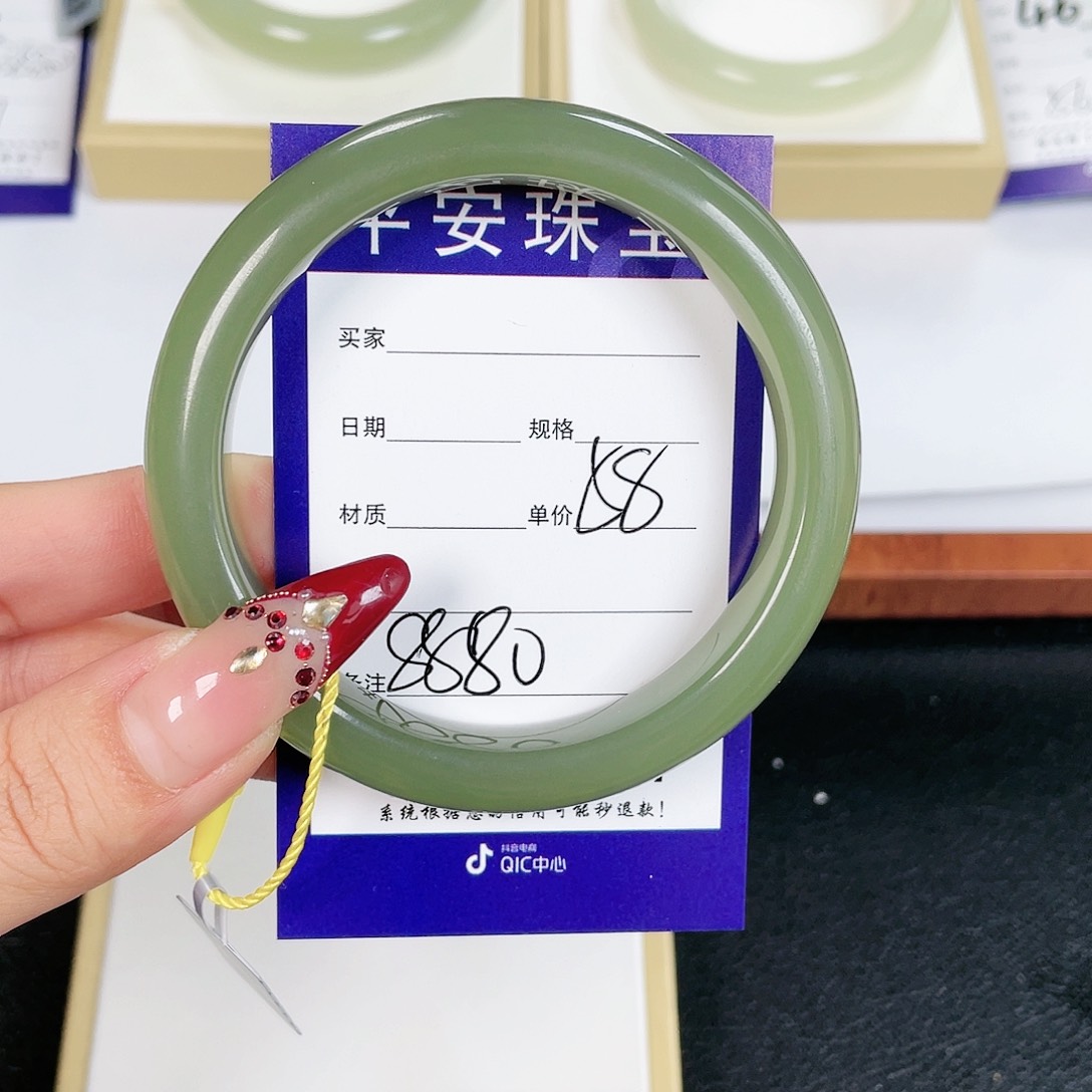 和田玉手镯未镶嵌