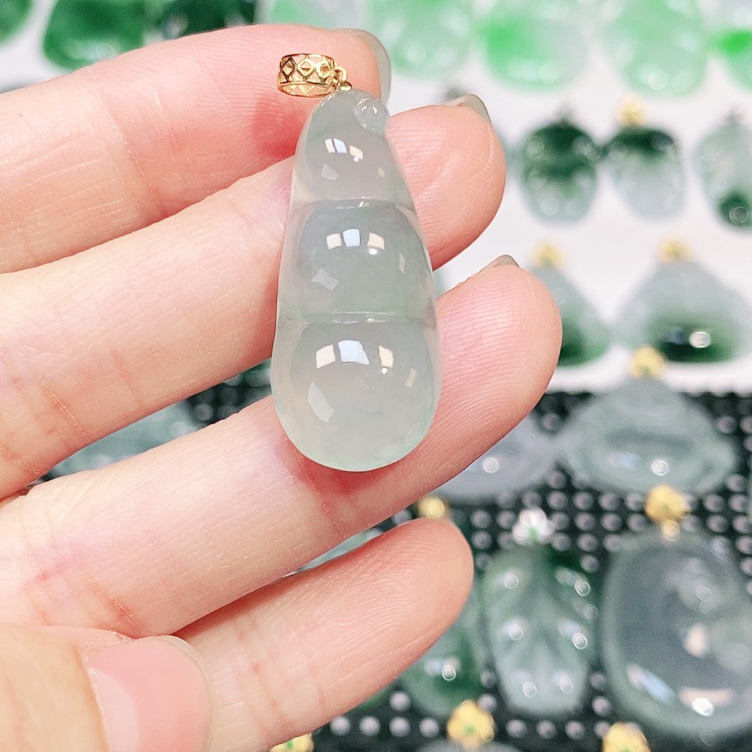 翡翠18K金镶嵌颈饰