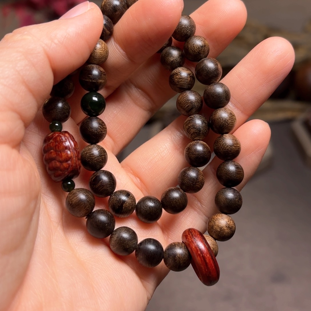 沉香手串越南芽庄绿棋瘤疤0.8设计➕紫檀木雕
