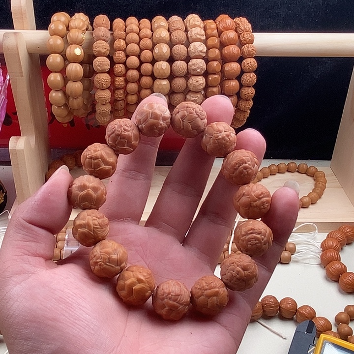 猴头核桃吊坠聚宝盆莲花佛