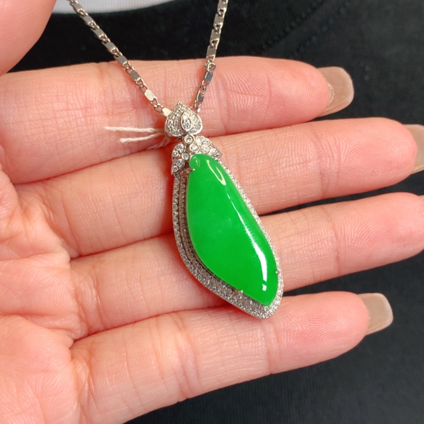 【闪购商品】颈饰18K金镶嵌翡翠福瓜