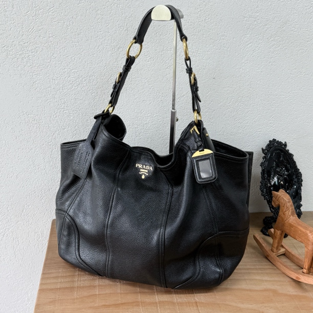 95新 Prada/普拉达 稀有黑金全皮垃圾袋单肩包 063296