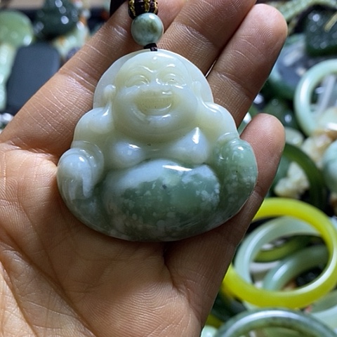 透闪石-蛇纹石玉颈饰未镶嵌