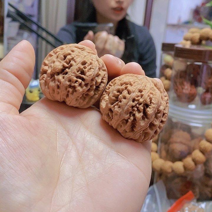 【闪购商品】文玩核桃把件40.5粗筋水尖