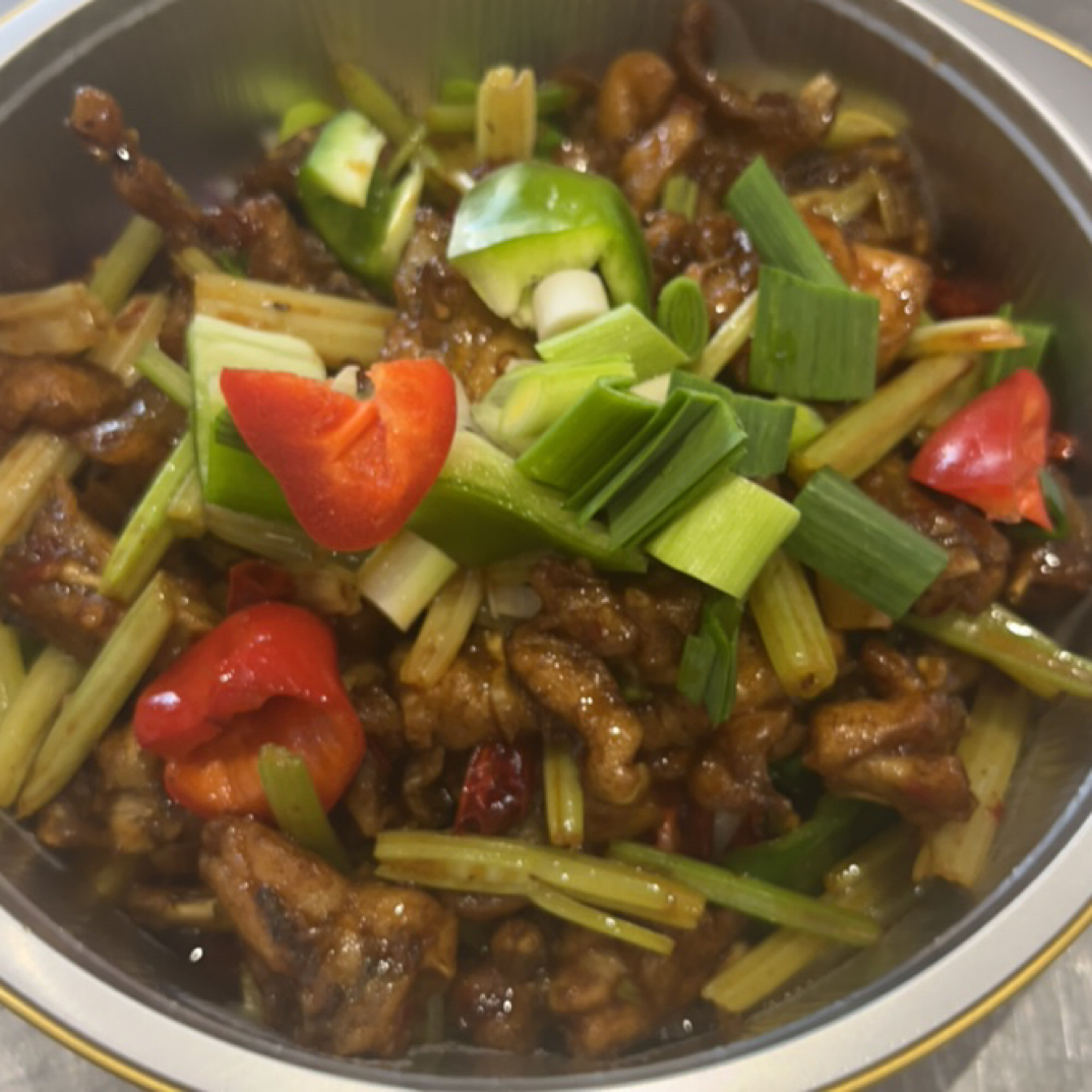 香辣干活锅牛蛙（份）（送烫菜）