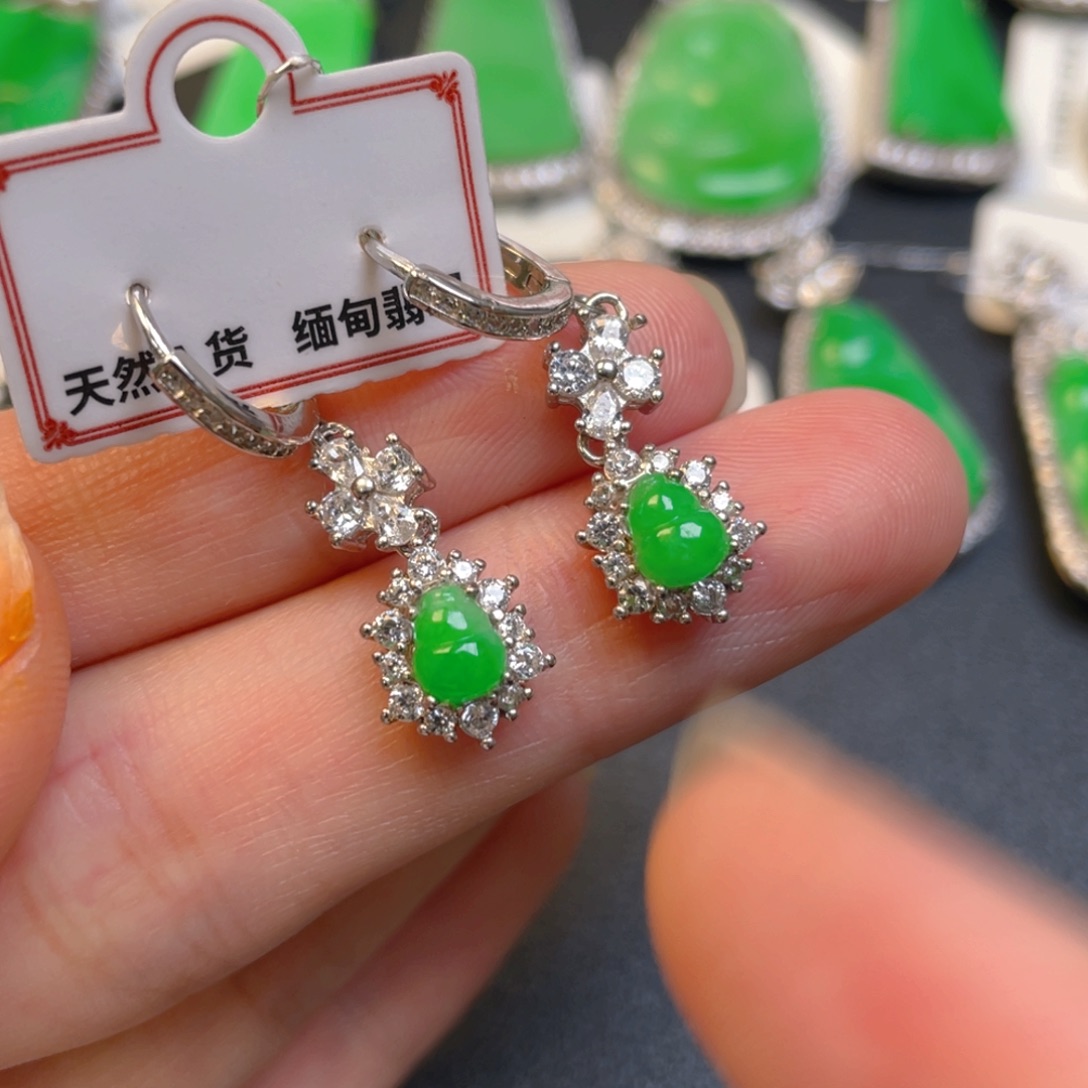 颈饰银S925镶嵌翡翠耳坠