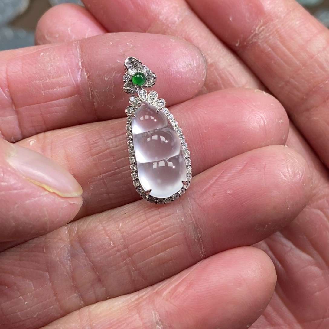 翡翠颈饰18K金镶嵌豆子