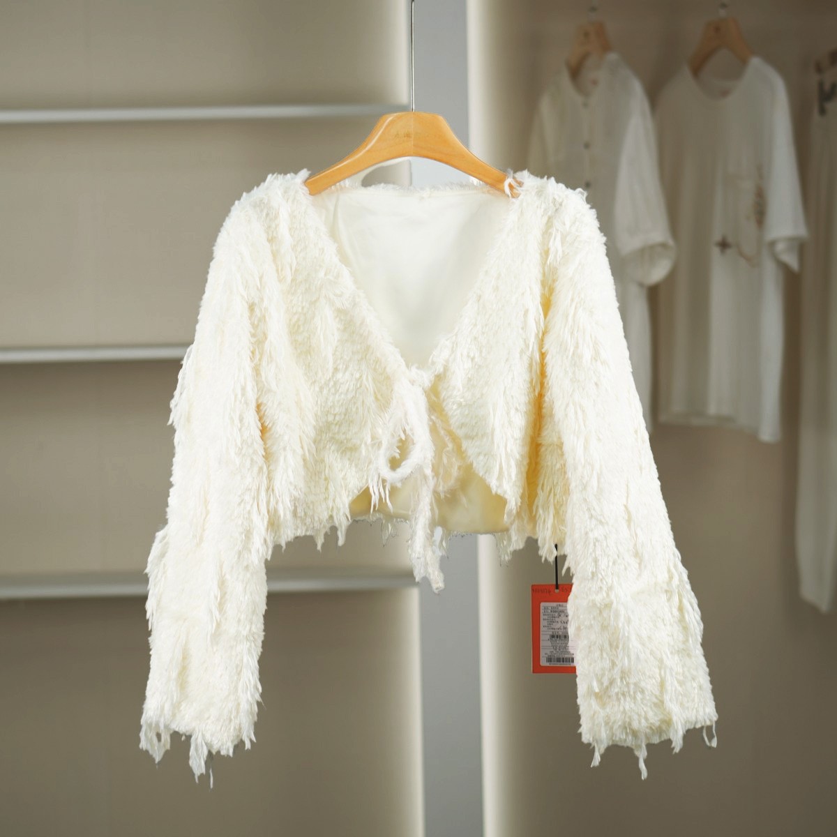 麦迪尚品【文M】51105174 气质百搭毛绒短外套秋冬女装品牌折扣