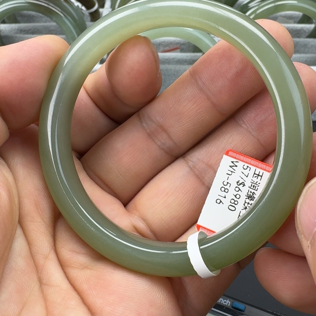 未镶嵌手镯和田玉