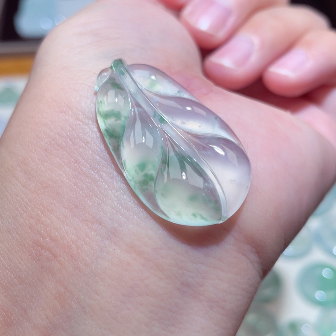 颈饰未镶嵌翡翠叶子