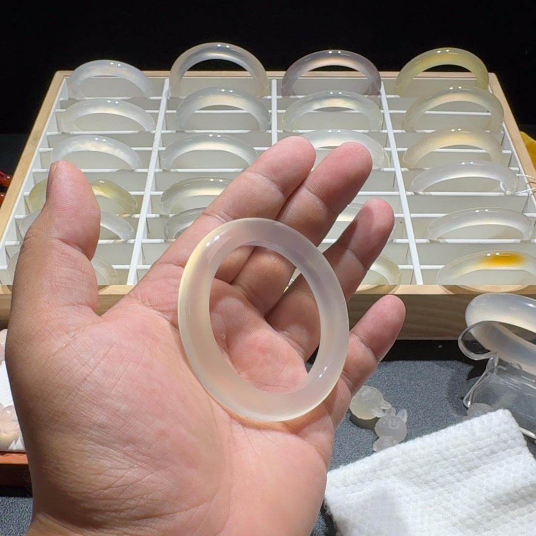 p***n玛瑙/玉髓手镯合金