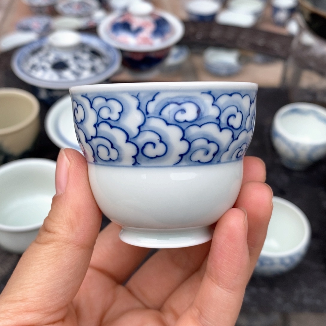 瓷片景德镇手绘卷云纹