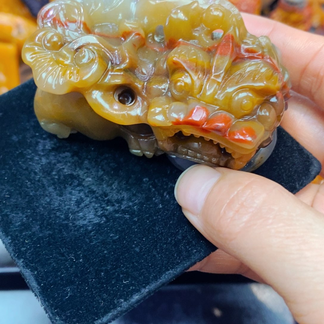 未镶嵌石英质玉（黄龙玉）颈饰